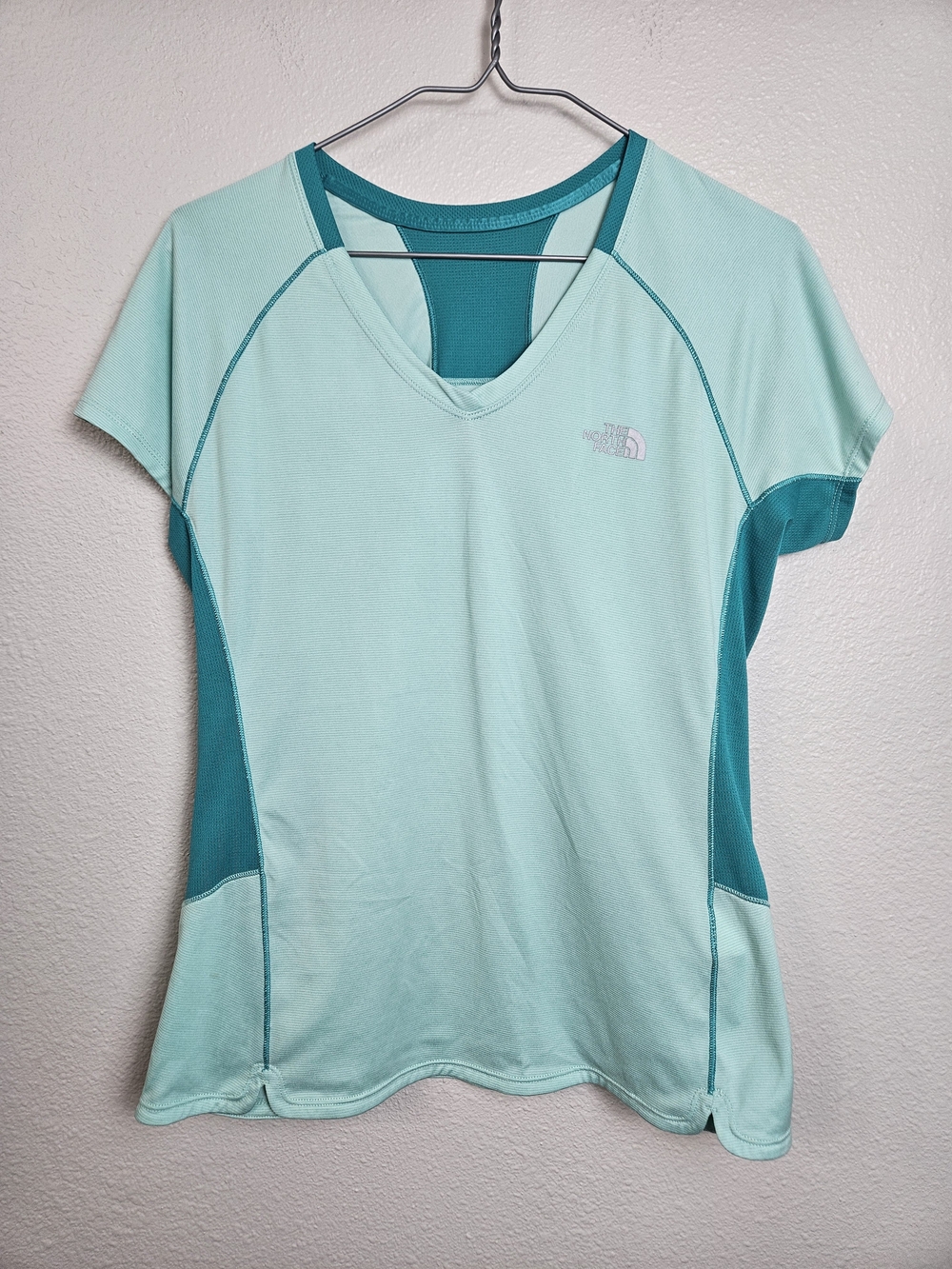 The North Face Mint & Teal Short-Sleeve V-Neck Performance Tee Medium